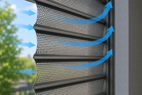 Lame microperforée pour ventilation et protection solaire Lame microperforée de volet roulant laissant passer l’air et la lumière
